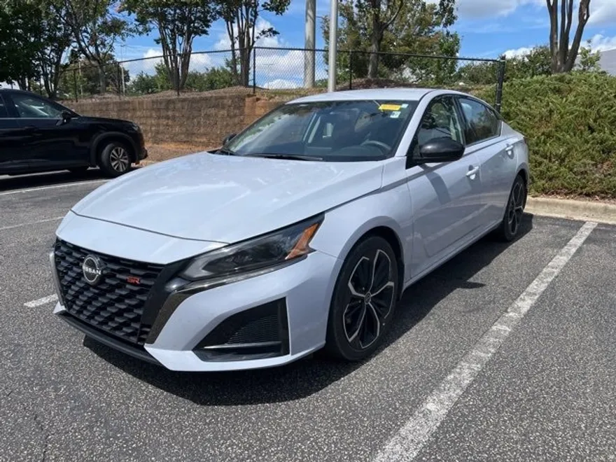 2024 Nissan Altima 2.5 SR photo 1