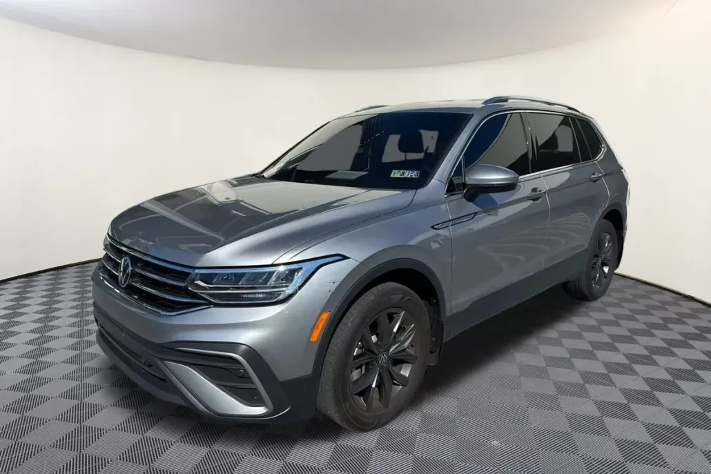 2023 Volkswagen Tiguan SE photo 1