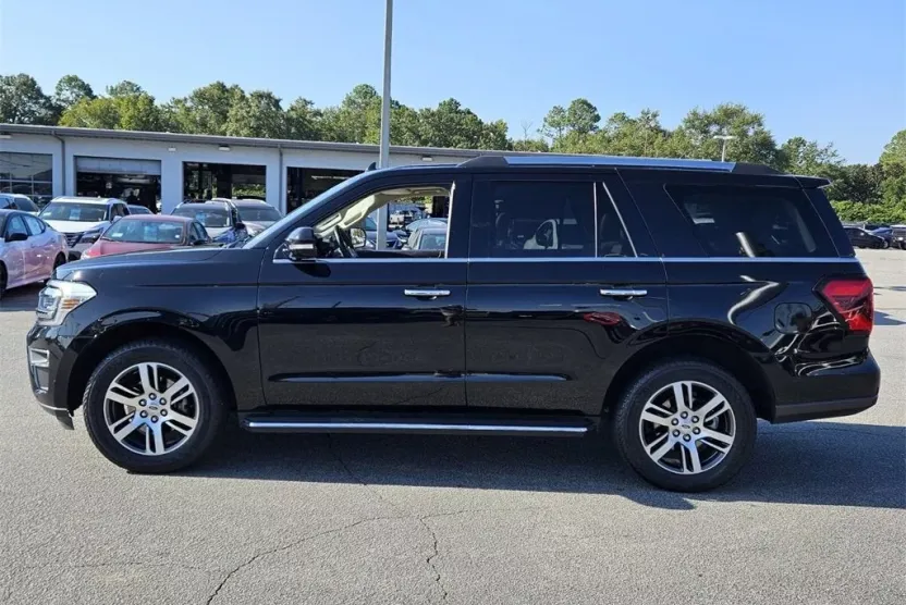 2023 Ford Expedition Limited photo 1