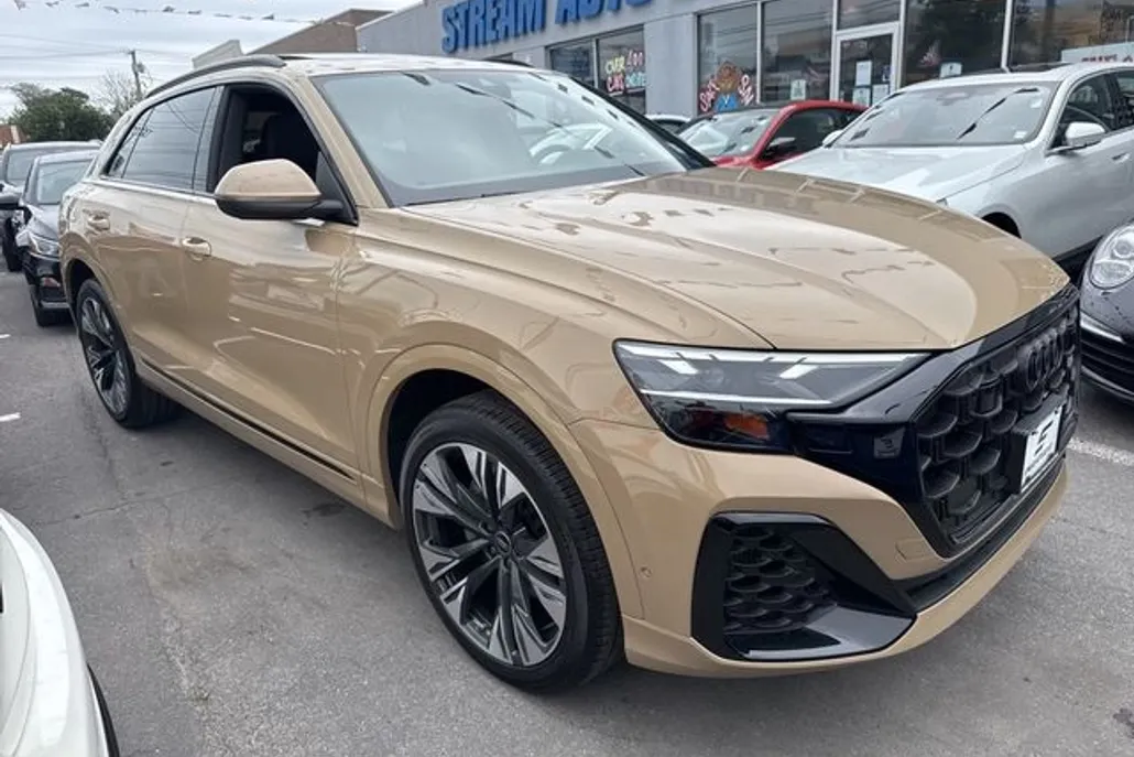 2024 Audi Q8 55 Premium Plus photo 1