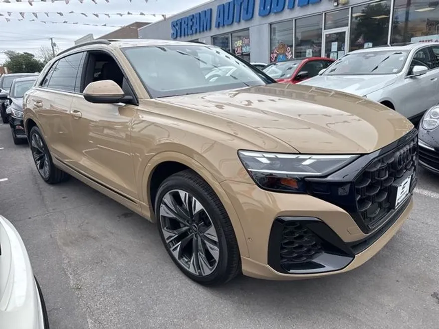 2024 Audi Q8 55 Premium Plus photo 1