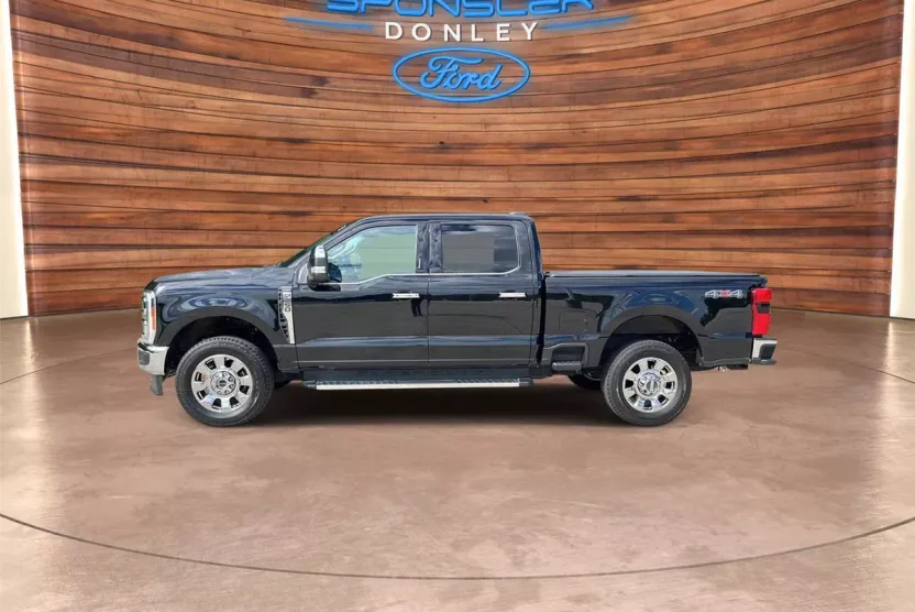 2023 Ford F-250 Lariat photo 1