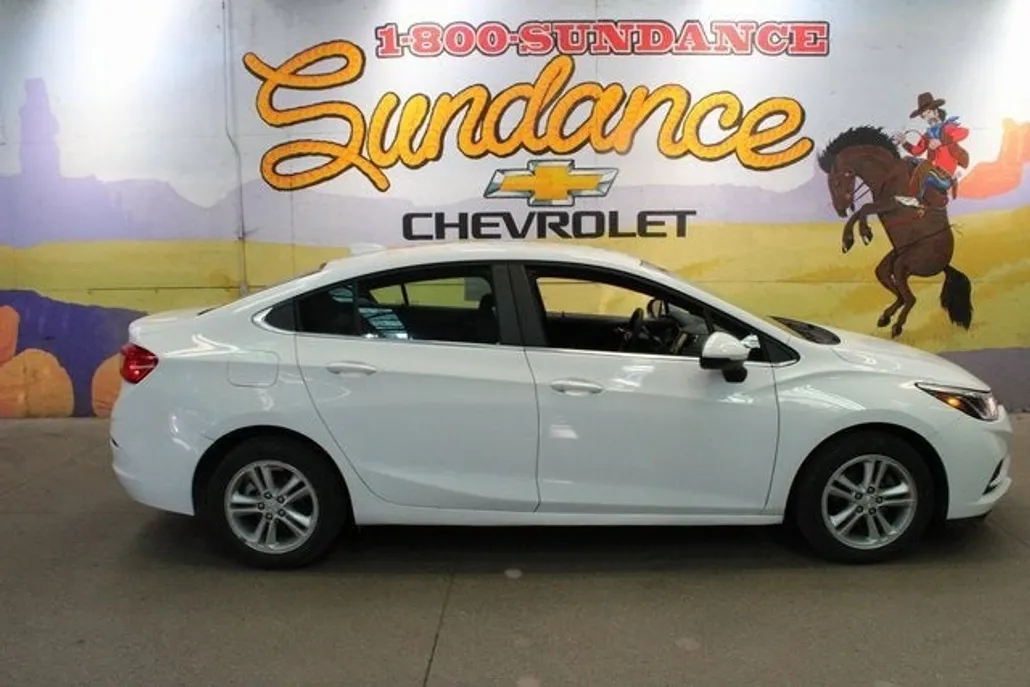2018 Chevrolet Cruze LT photo 1