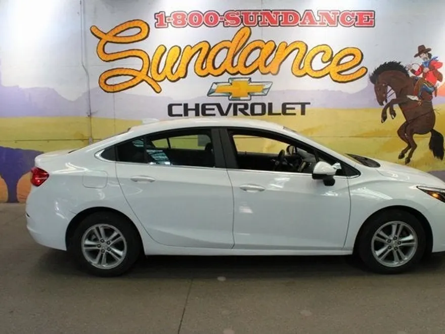 2018 Chevrolet Cruze LT photo 1