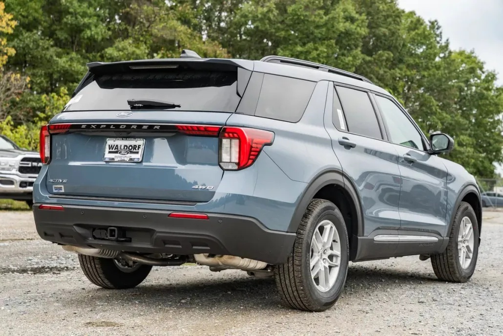 2025 Ford Explorer photo 1