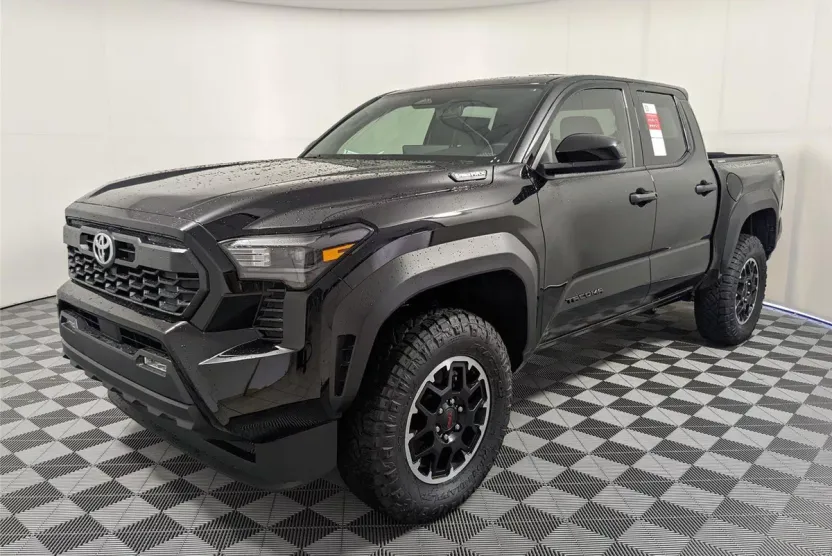 2025 Toyota Tacoma TRD Off-Road Double Cab photo 1