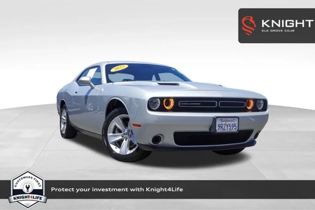 2023 Dodge Challenger SXT photo 1