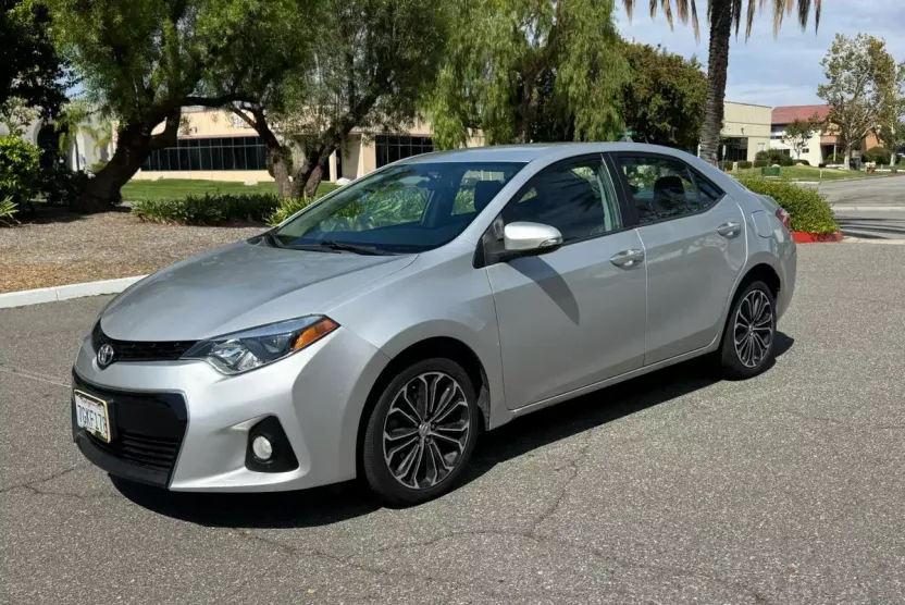 2014 Toyota Corolla L S photo 1