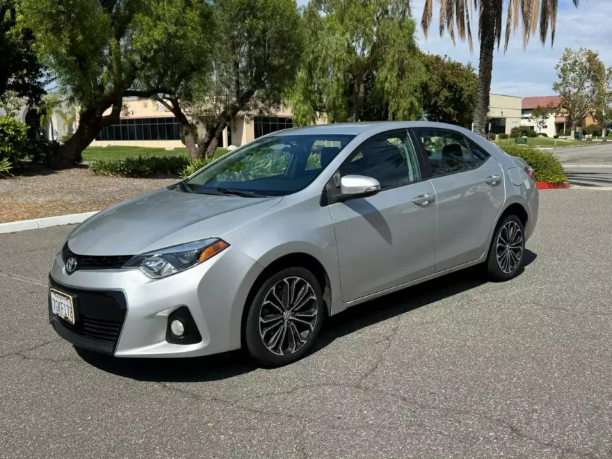 2014 Toyota Corolla L S photo 1