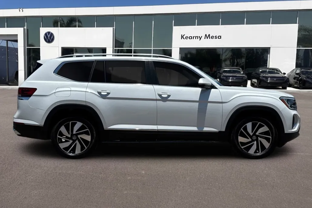 2025 Volkswagen Atlas SEL photo 1