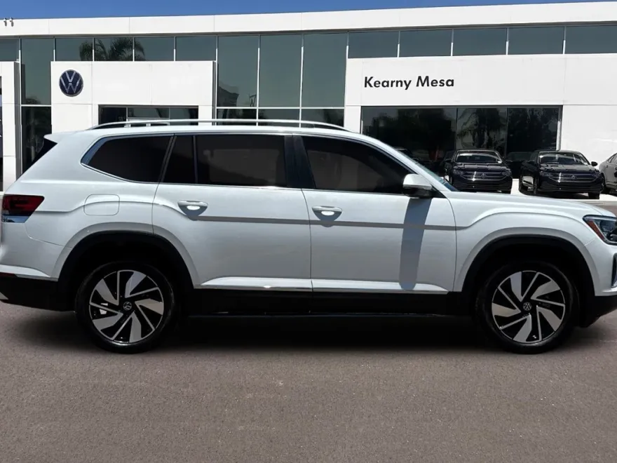 2025 Volkswagen Atlas SEL photo 1