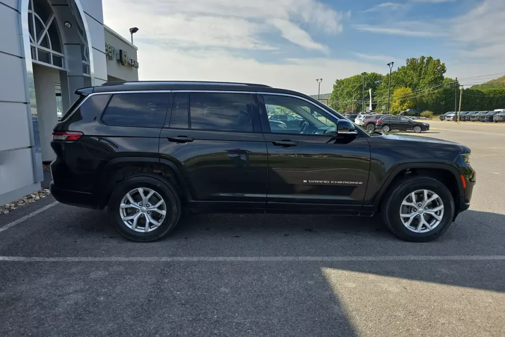 2022 Jeep Grand Cherokee Limited photo 1