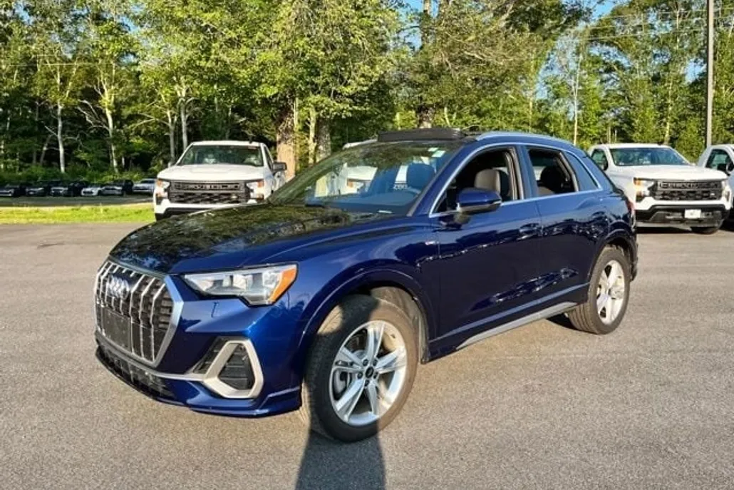 2022 Audi Q3 S line Premium photo 1