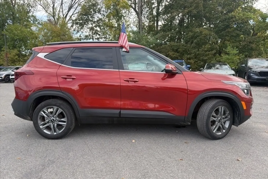 2023 Kia Seltos S photo 1