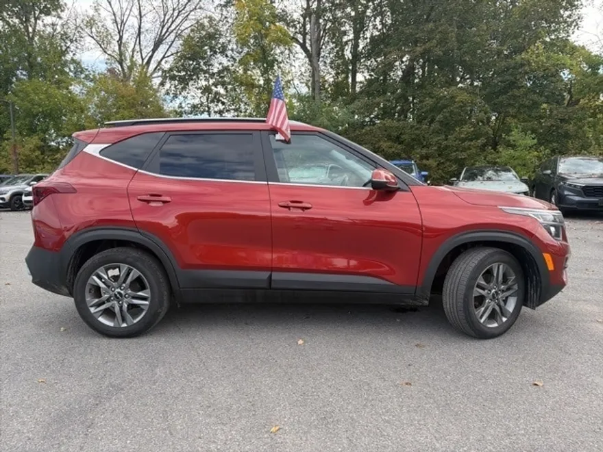 2023 Kia Seltos S photo 1