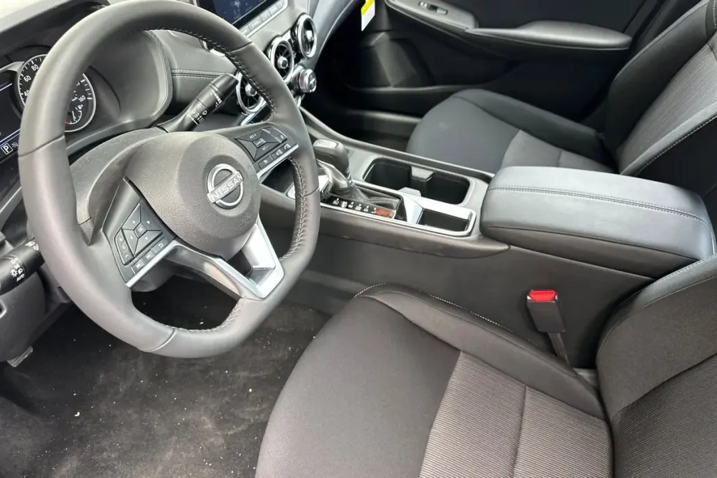 2025 Nissan Sentra SV photo 1