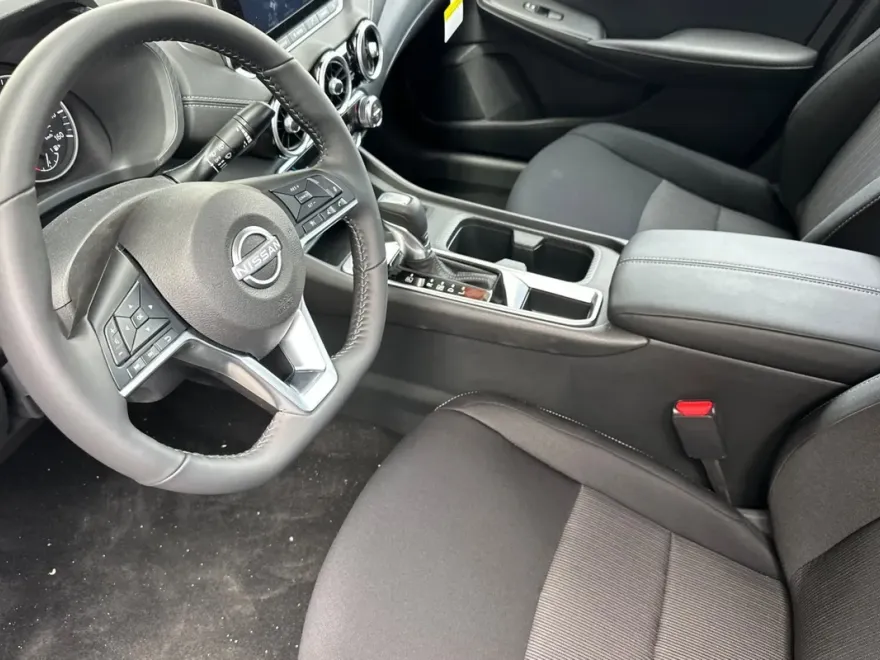 2025 Nissan Sentra SV photo 1