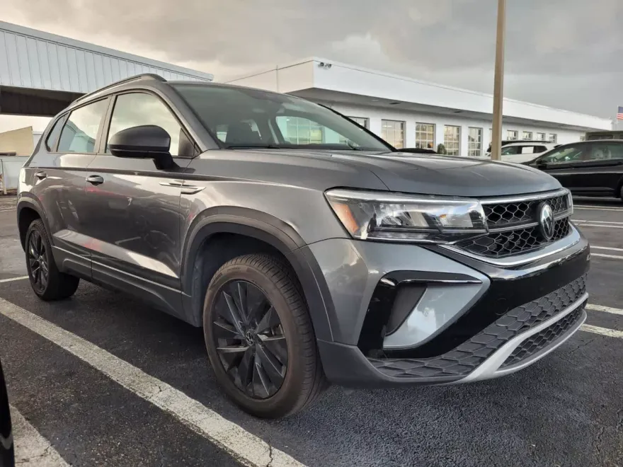 2024 Volkswagen Taos S photo 1