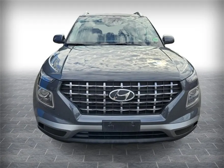 2023 Hyundai Venue SEL photo 1