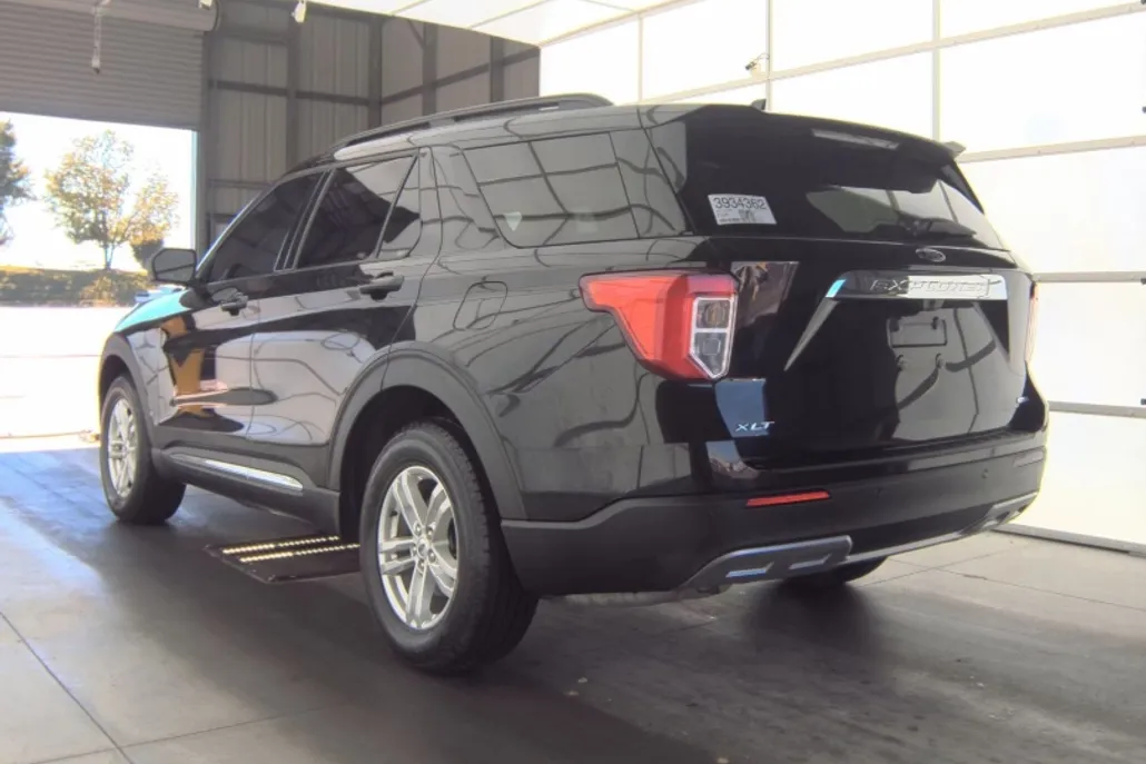 2020 Ford Explorer XLT photo 1