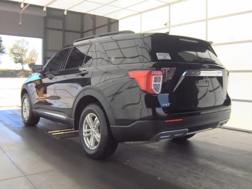 2020 Ford Explorer XLT photo 1