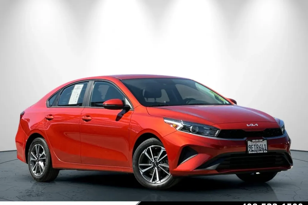 2023 Kia Forte LXS photo 1