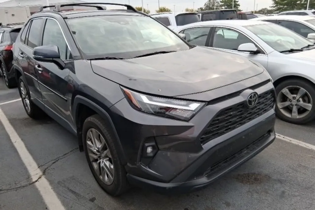 2023 Toyota RAV4 XLE Premium photo 1