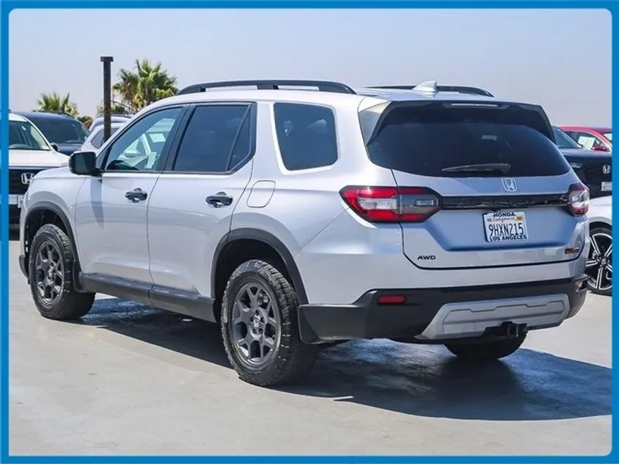 2023 Honda Pilot TrailSport photo 1