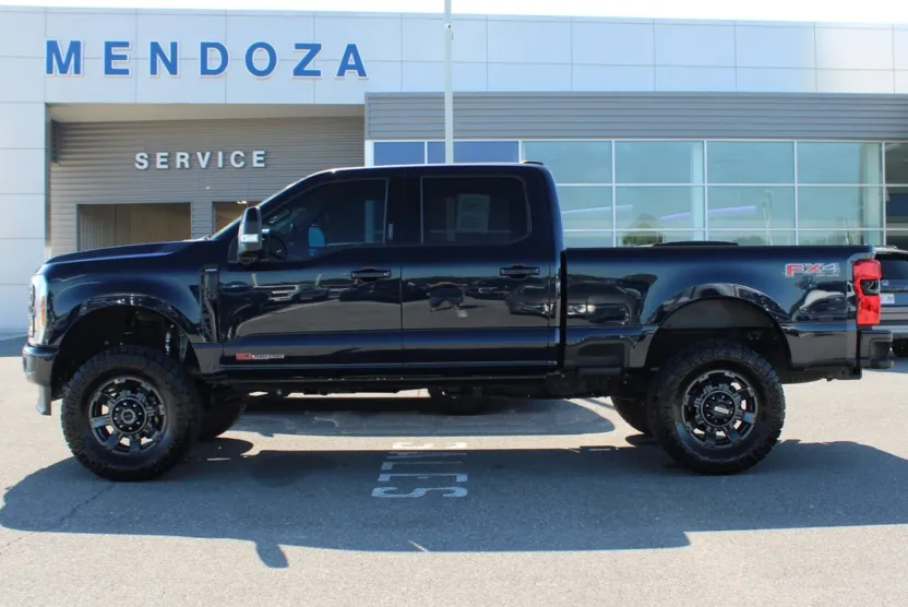 2023 Ford F-250 Lariat photo 1