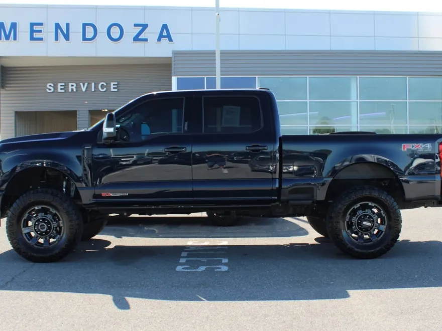 2023 Ford F-250 Lariat photo 1