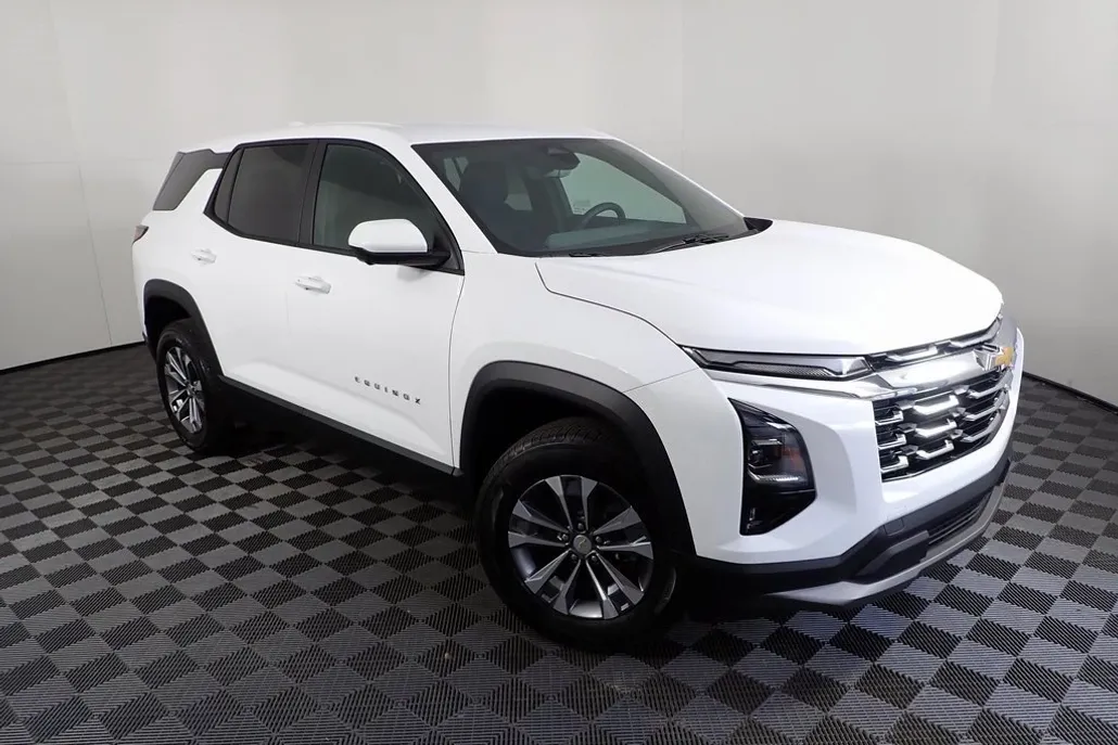 2025 Chevrolet Equinox LT photo 1
