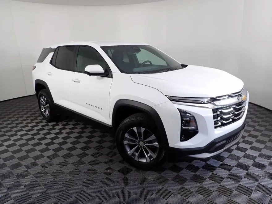 2025 Chevrolet Equinox LT photo 1