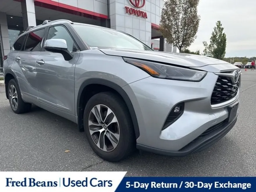 2022 Toyota Highlander XLE photo 1