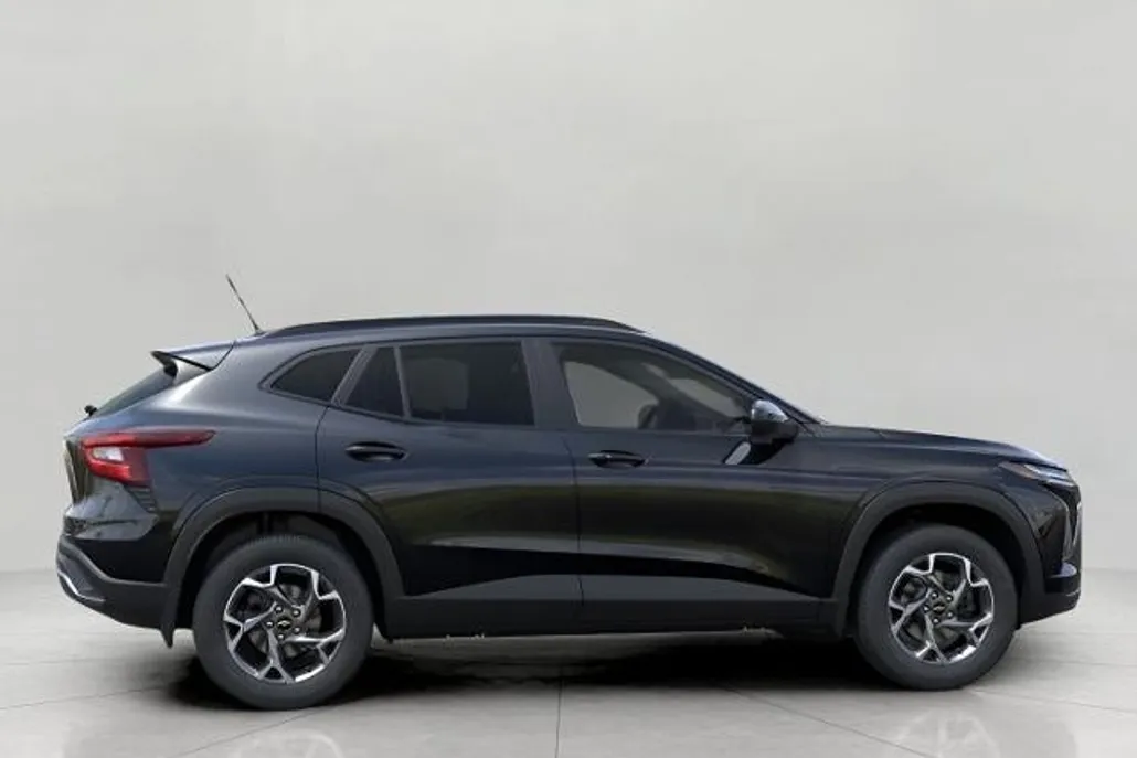 2025 Chevrolet Trax LT photo 1