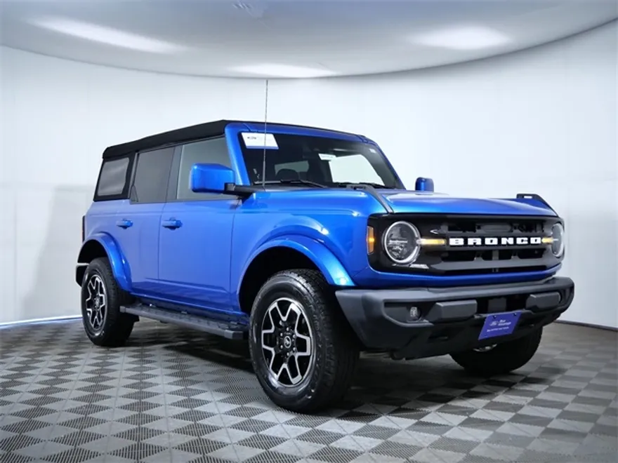 2023 Ford Bronco Outer Banks photo 1