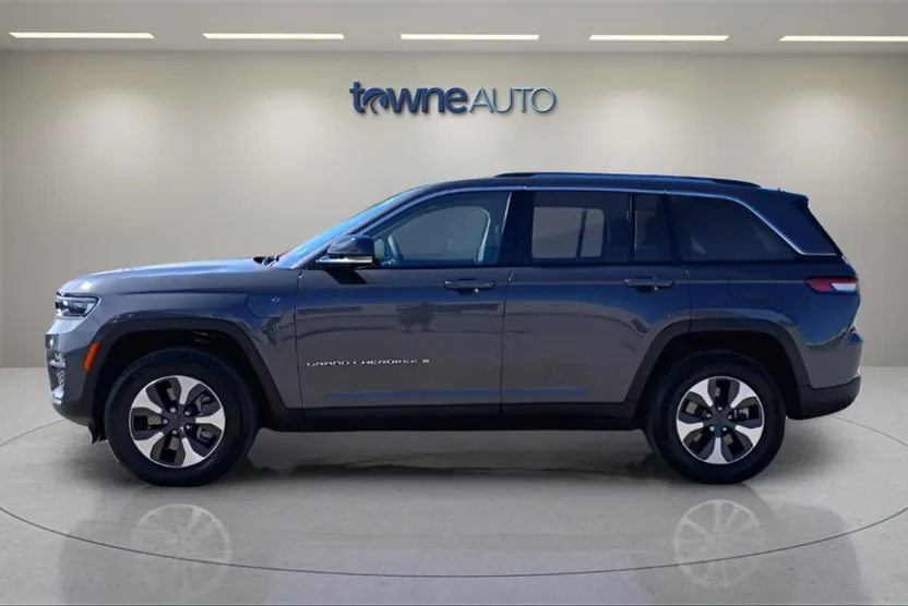 2024 Jeep Cherokee Limited 4xe photo 1