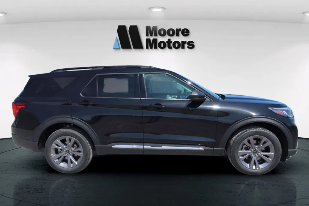 2025 Ford Explorer photo 1