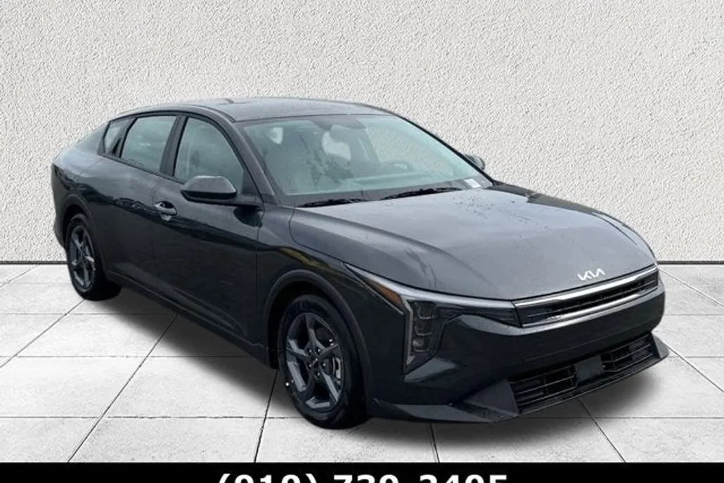 2025 Kia K4 LXS photo 1