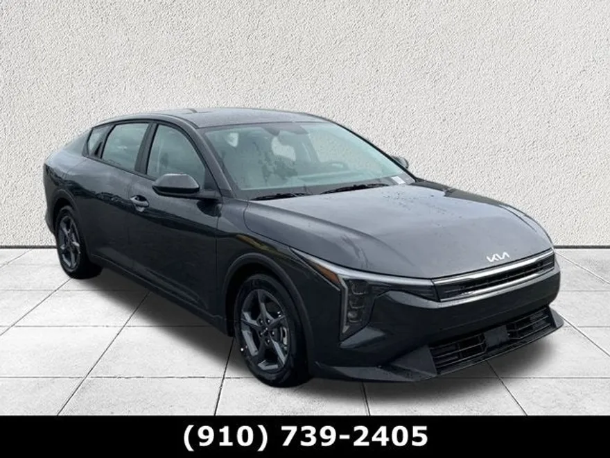 2025 Kia K4 LXS photo 1