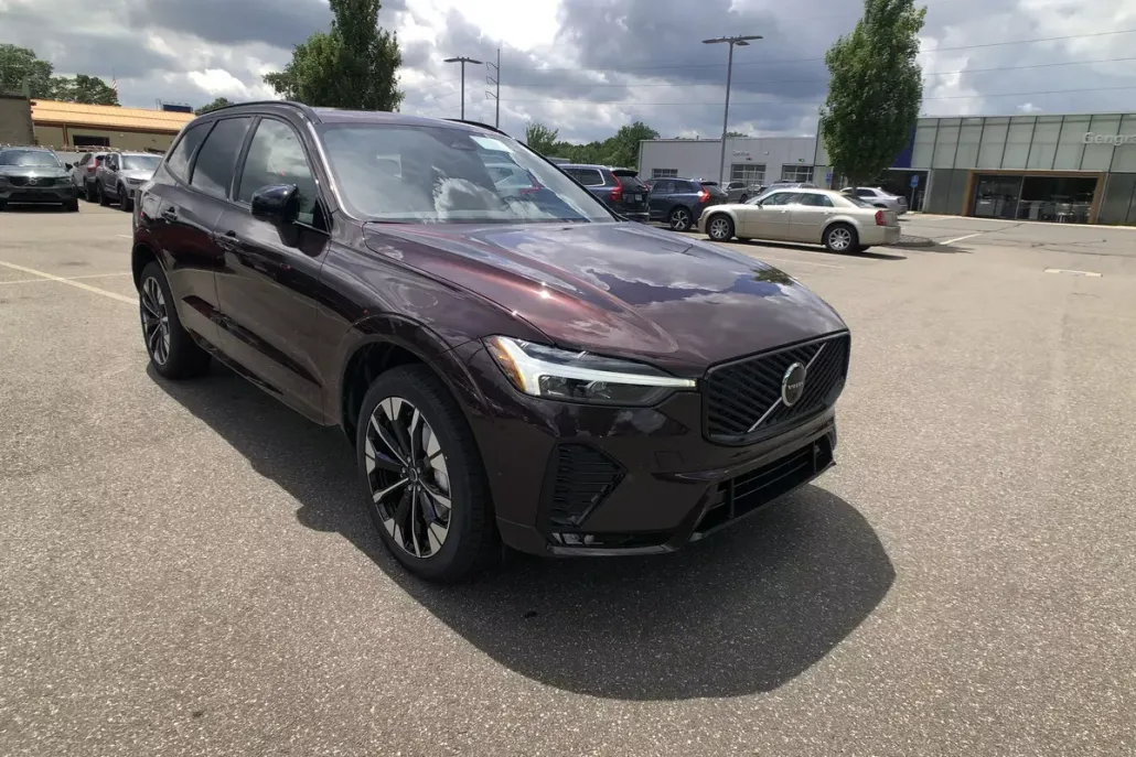 2026 Volvo XC60 B5 Plus photo 1