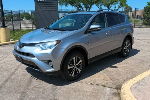 2017 Toyota RAV4 XLE photo 3