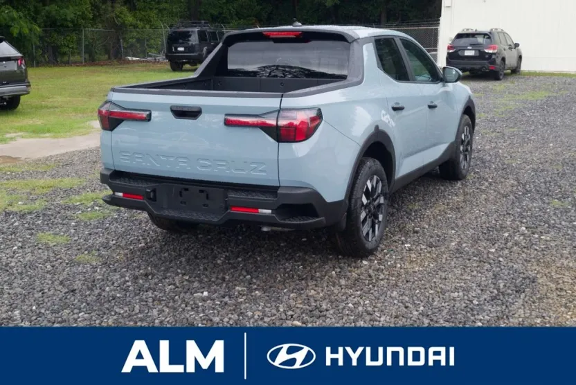 2025 Hyundai Santa Cruz SE photo 1