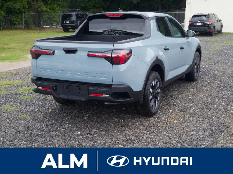 2025 Hyundai Santa Cruz SE photo 1