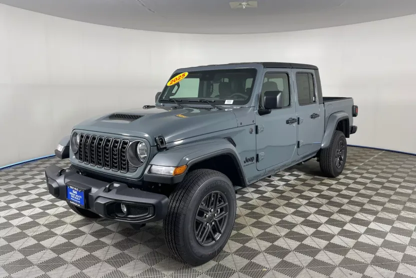 2025 Jeep Gladiator Sport S photo 1