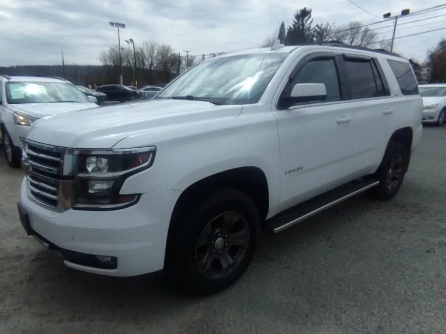 2016 Chevrolet Tahoe LT photo 1