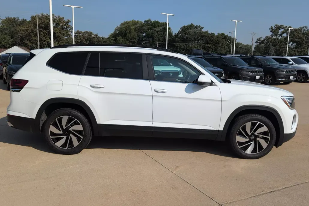 2024 Volkswagen Atlas SE Technology photo 1