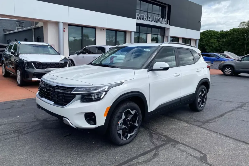 2025 Kia Seltos S photo 1