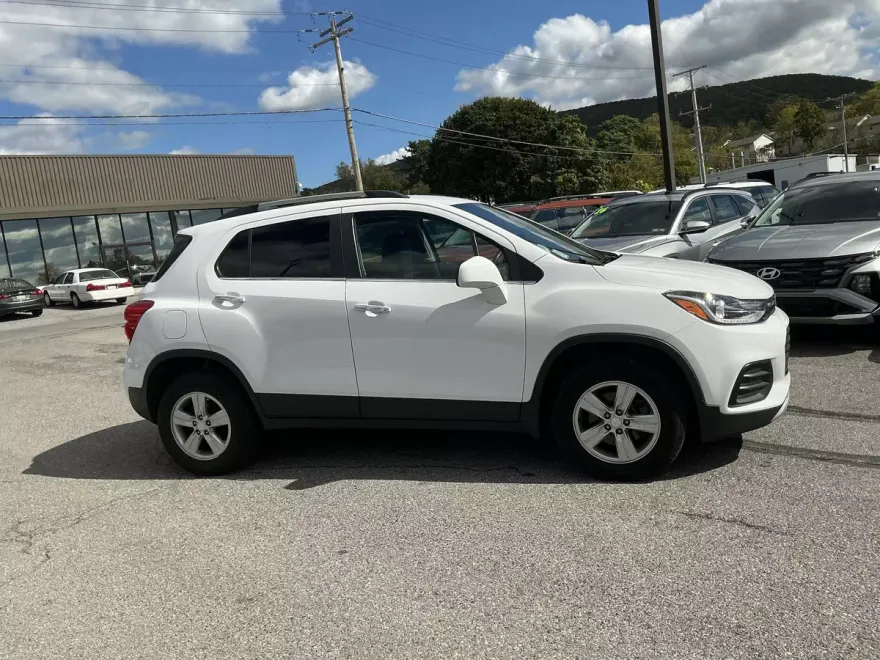 2020 Chevrolet Trax LT photo 1