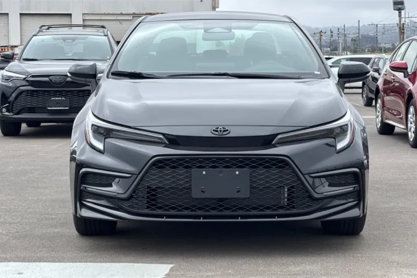 2025 Toyota Corolla SE photo 1