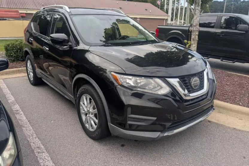 2018 Nissan Rogue SV photo 1